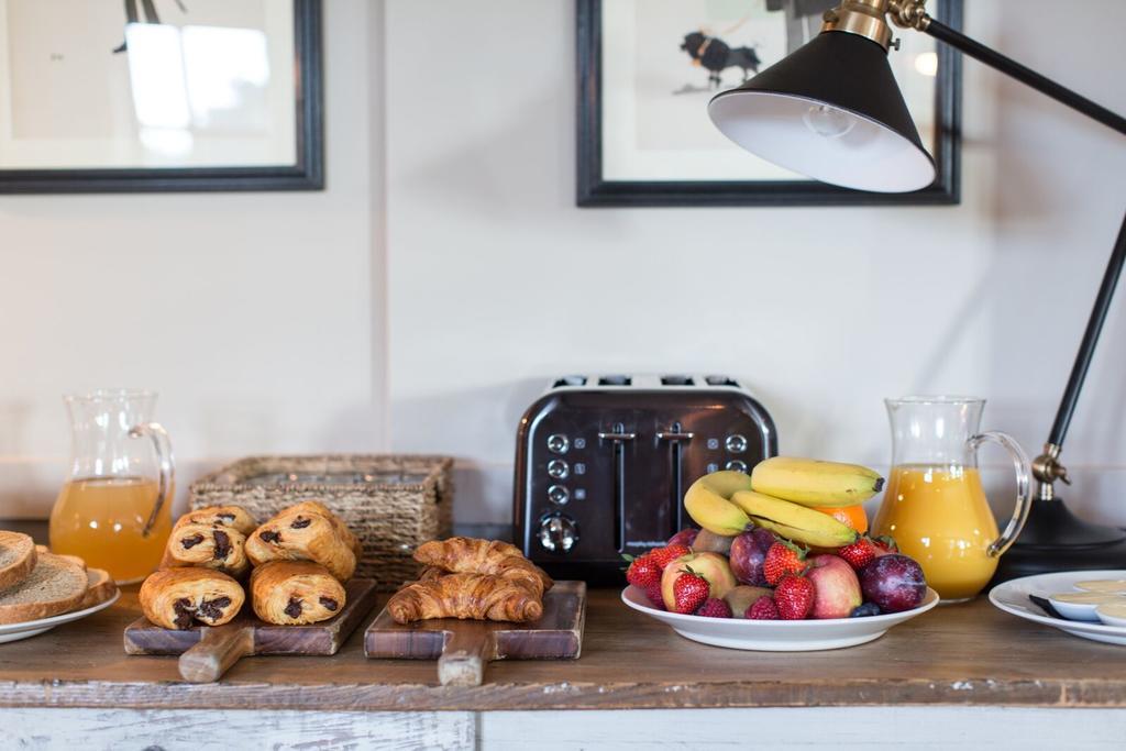 The Pheasant Inn Hungerford Bagian luar foto